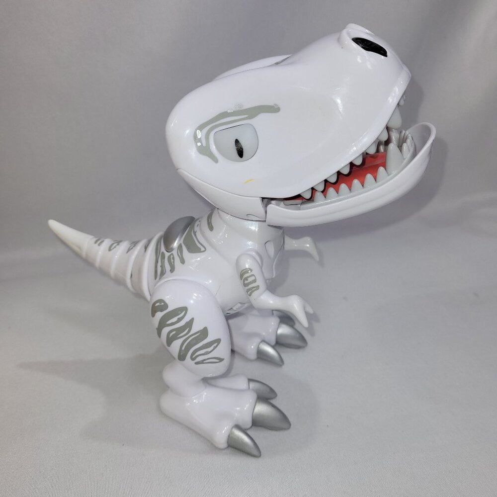 Zoomer Chomplingz Stealth Interactive Dinosaur by Spin Master